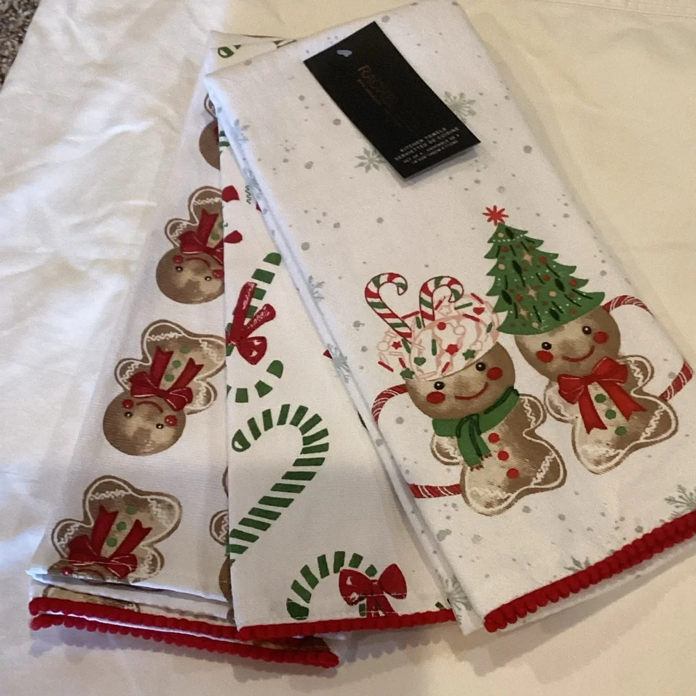 Rachel Zoe Gingerbread Christmas Kitchen Towels - set of 3.